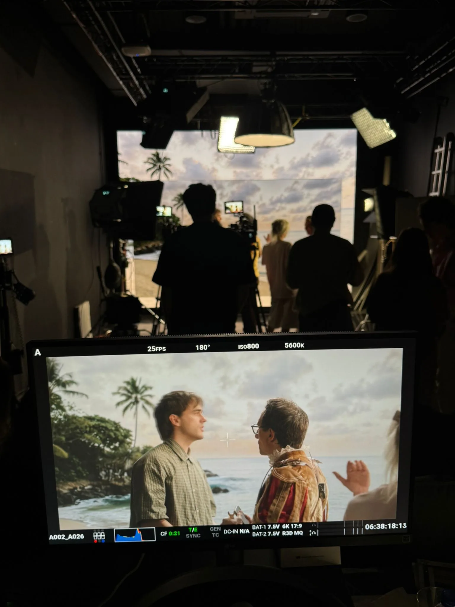 Behind the scenes: CaixaBank Convención — crew on the studio floor