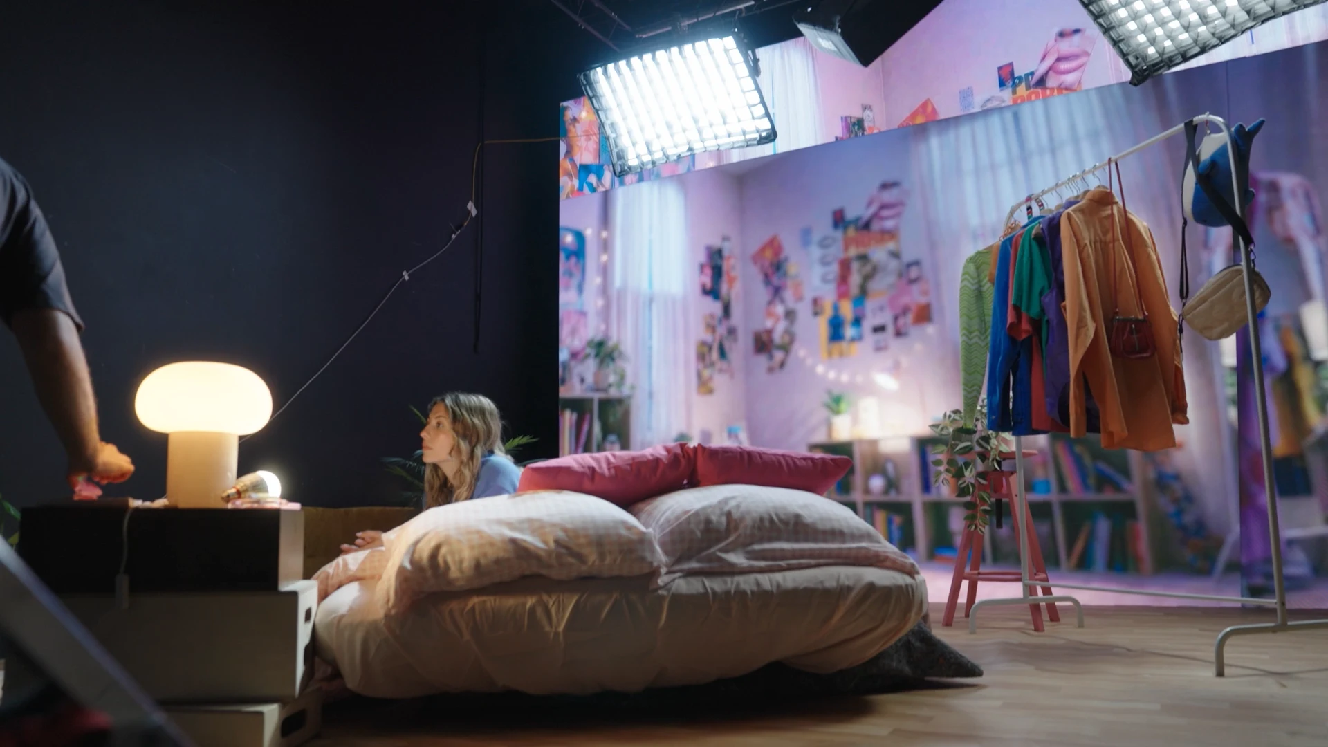 Behind the scenes: Eneryeti — room on LED screen