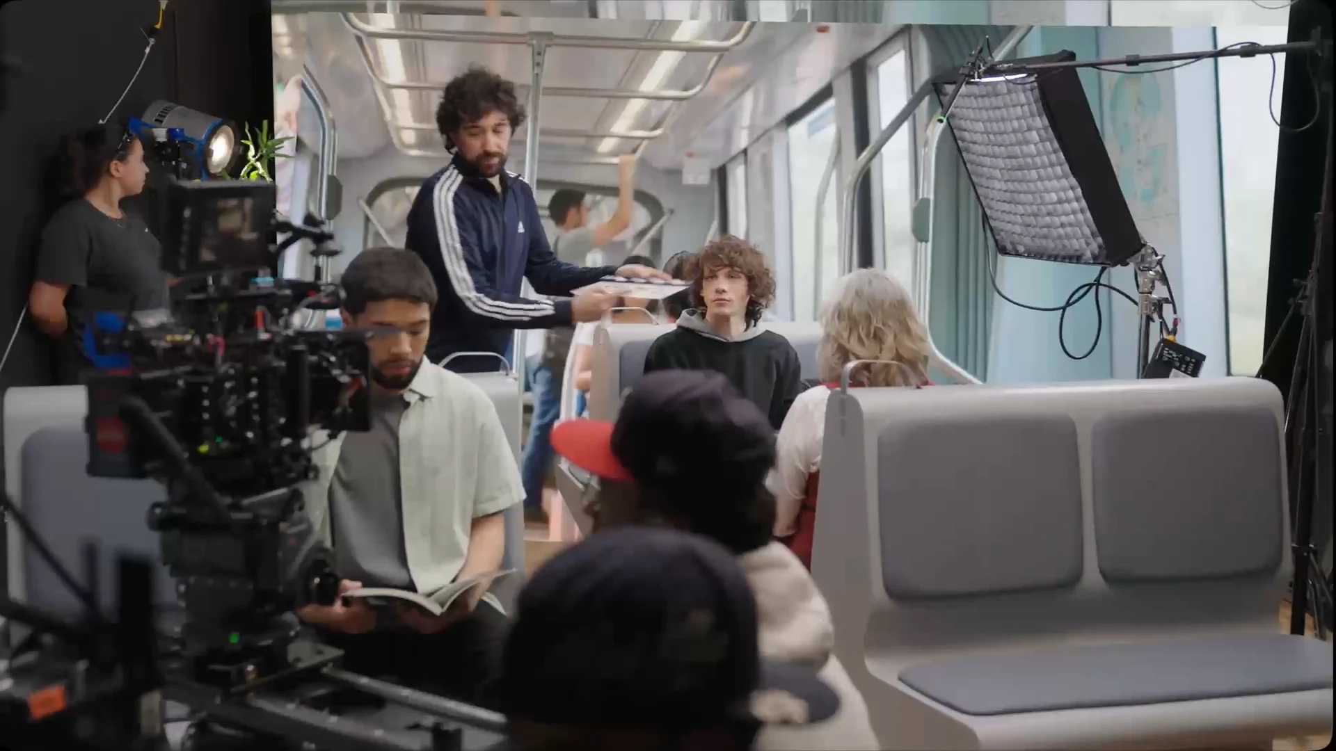 Behind the scenes: Eneryeti — shot in a virtual subway car