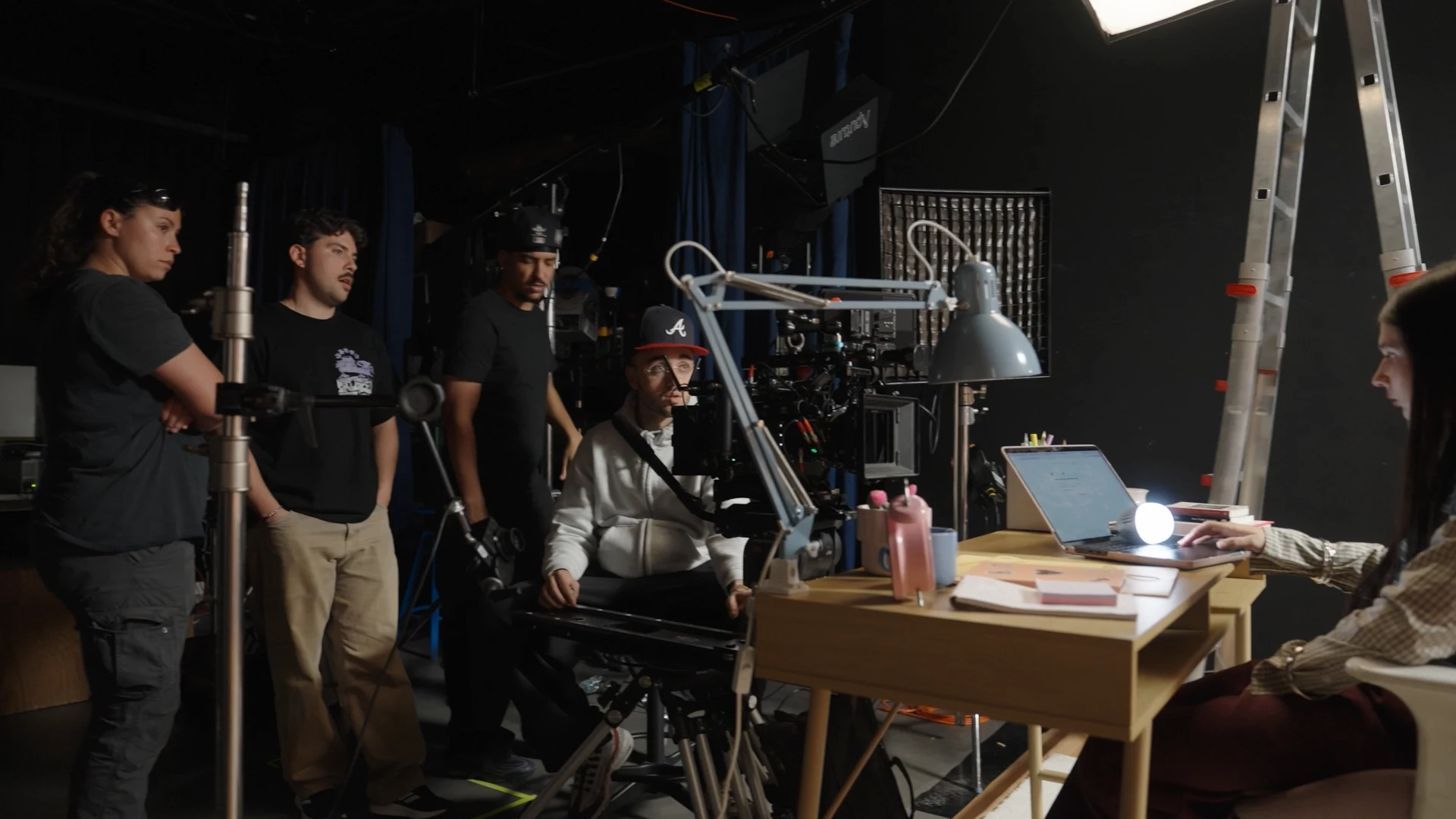 Behind the scenes: Eneryeti — technical crew on set