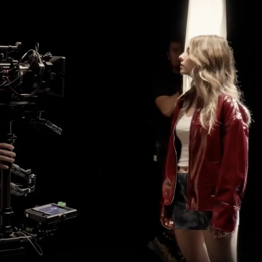 Behind the scenes: Hybrid Case — red jacket