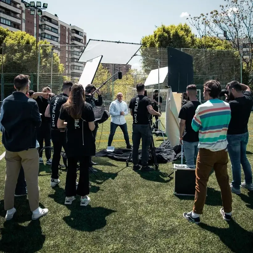 Behind the scenes: Partido de las Estrellas — crew on the pitch