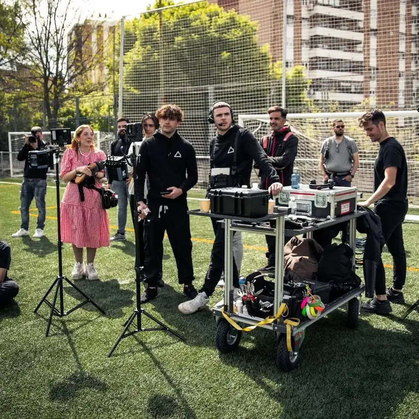 Behind the scenes: Partido de las Estrellas — set with light flags
